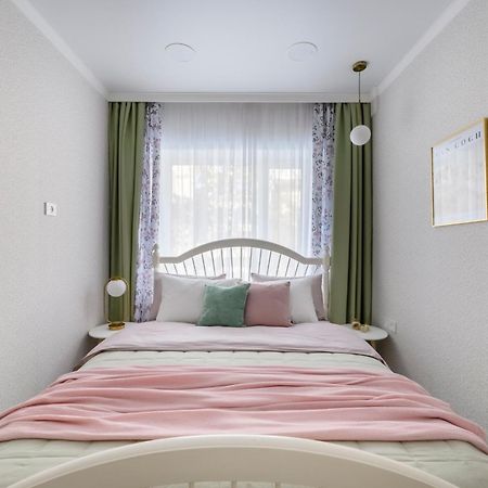 Mid-Century Charm Apartments В Центре Алматы 외부 사진