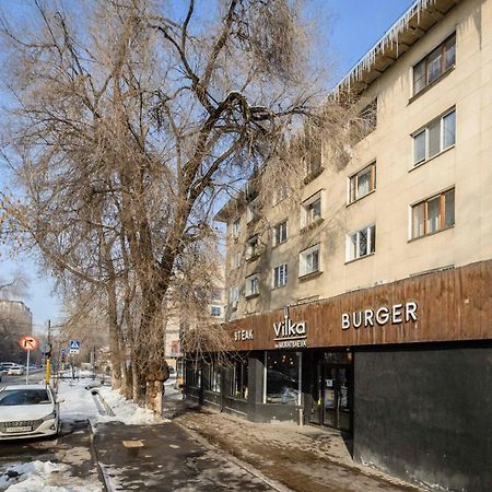 Mid-Century Charm Apartments В Центре Алматы 외부 사진