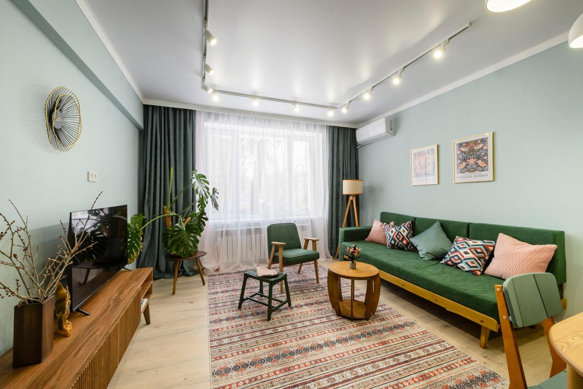 Mid-Century Charm Apartments В Центре Алматы 외부 사진