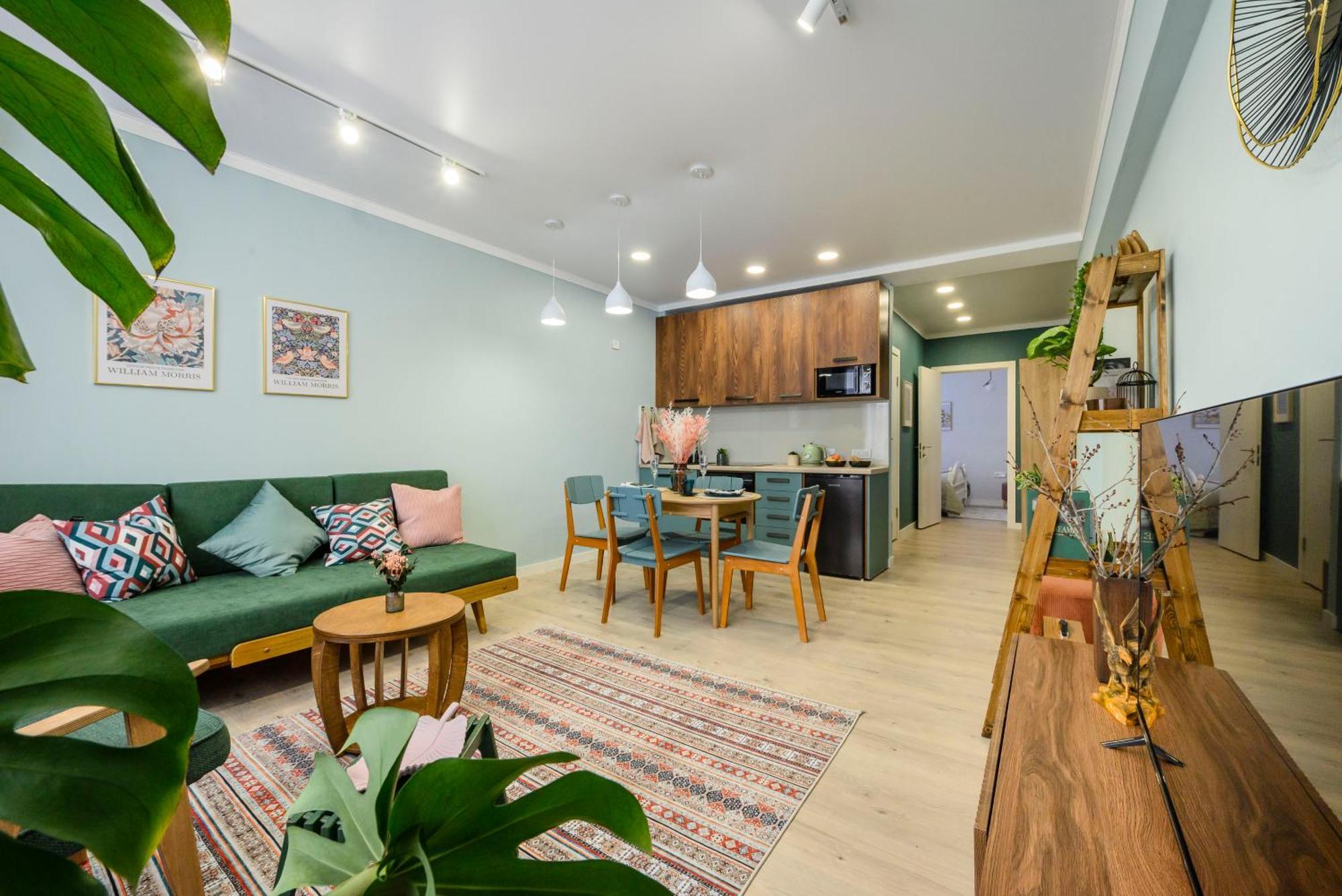 Mid-Century Charm Apartments В Центре Алматы 외부 사진