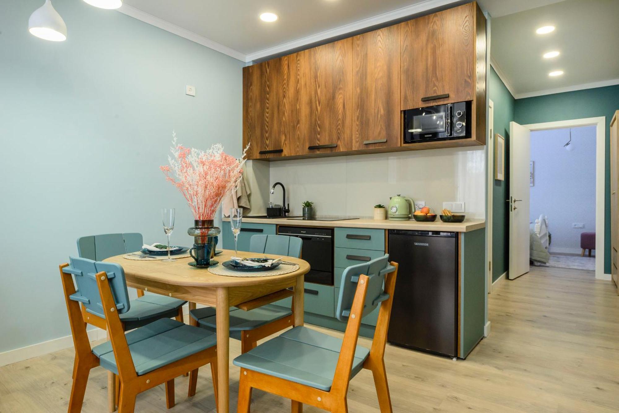 Mid-Century Charm Apartments В Центре Алматы 외부 사진