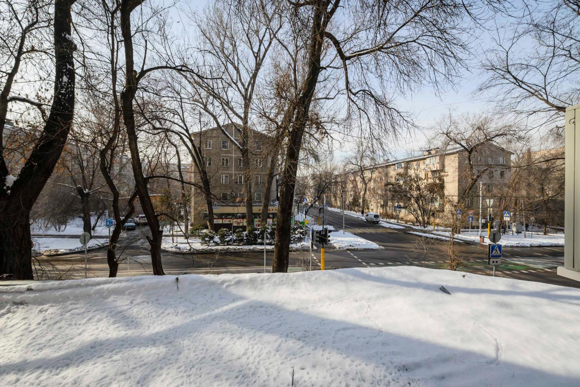 Mid-Century Charm Apartments В Центре Алматы 외부 사진